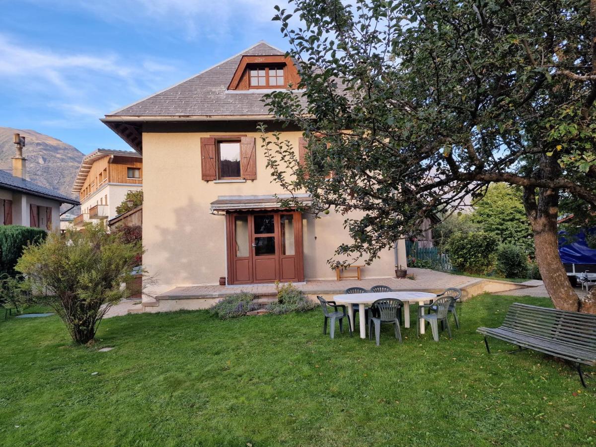 Les Bouvreuils Holiday home *